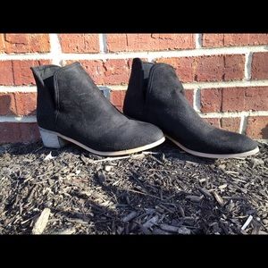 HP! 🤗Seven7 Soho Vegan Suede Black Booties